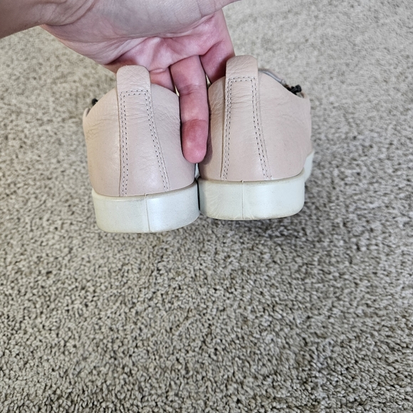 ECCO Gillian Side Zip Sneaker Women Rose Dust US 7 Leather Casual Slip On - Picture 3 of 7